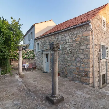 Sokol Πανσιόν 2*
